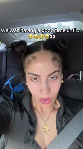 cause WHY do you keep point at me ??? 😭😭😭😭😭 what the helly @DEUCZY #fyp #couples #Relationship #newmusic #fypシ 