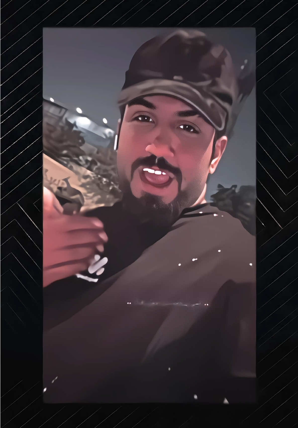 انـي بجـياس الـزبـالة هـواي مـن عنـدك لكيـت .>.      😂🔥.                   #الشعب_الصيني_ماله_حل😂😂 #تصاميم_شاشة_سودا #الشعراء_وذواقين_الشعر_الشعبي #جلال_الزين #عنود_الاسمر #شعر_شعبي #شعر 