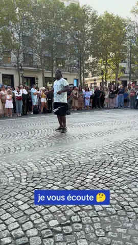 ambiance dans la rue de Paris. #fyp #videoviral #sckseydou 