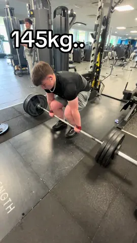 #09 #16 #gym #GymTok #fyp #weight #newpr #145kg #145 #deadlift #deadlifting #deadliftpr 