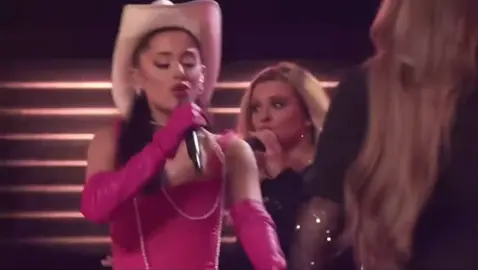 ⊹˚. ♡ #ari #ariana #grande #arianagrande #sweetener #sweetenertour #sweetenerworldtour #tour #worldtour #arigrande #arianator #arianators #7rings #performance #live #concert #vocalist #arianagrandefan #fan #arianagrandebutera #arianagrandeedits #arianagrandeedit #fyp #foryou #tun #dwt #dangerouswomantour #dangerouswoman #foryoupage    @arianagrande 