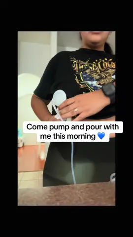 This morning’s pump session!! Just in 30min I was able to pump 12 ounces!! Almost 5 weeks postpartum💙all with the help of this supplement Liquid Gold @Legendairy Milk #breastfeeding #spectrapump  #legendarymilksupplement #sahm #breastfeedingjourney #breastpumpinghack #fyp 