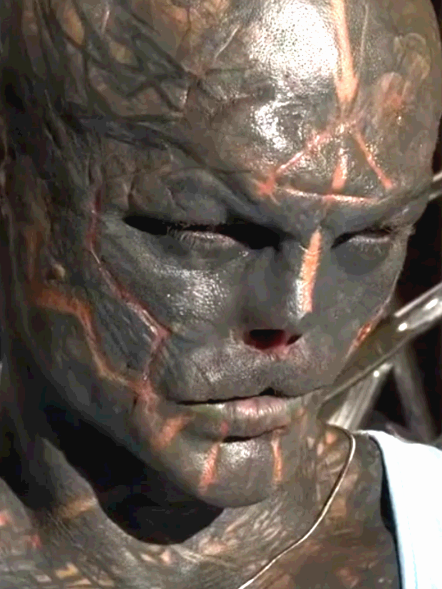 OMG A WEIRD TATTOO GUY #tattoo#TQTShop #viral #tiktokviral #tqt_entertainment_box #tiktok #kinhdi#xamminh#2025 #xuhuong #thinhhanh #xamtro #sợhãi #lapdi #tattooart #weirdart #weird #houstontx #houstontexas #USA #american 