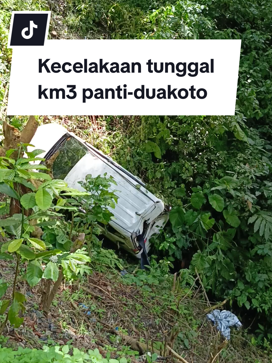 Malang sakijok mato mini bus dari arah duakoto pasaman terjun bebas ke jurang di rimbo panti pasaman, senin 5 Mei 2025 diperkirakan pukul 2 dini hari. 