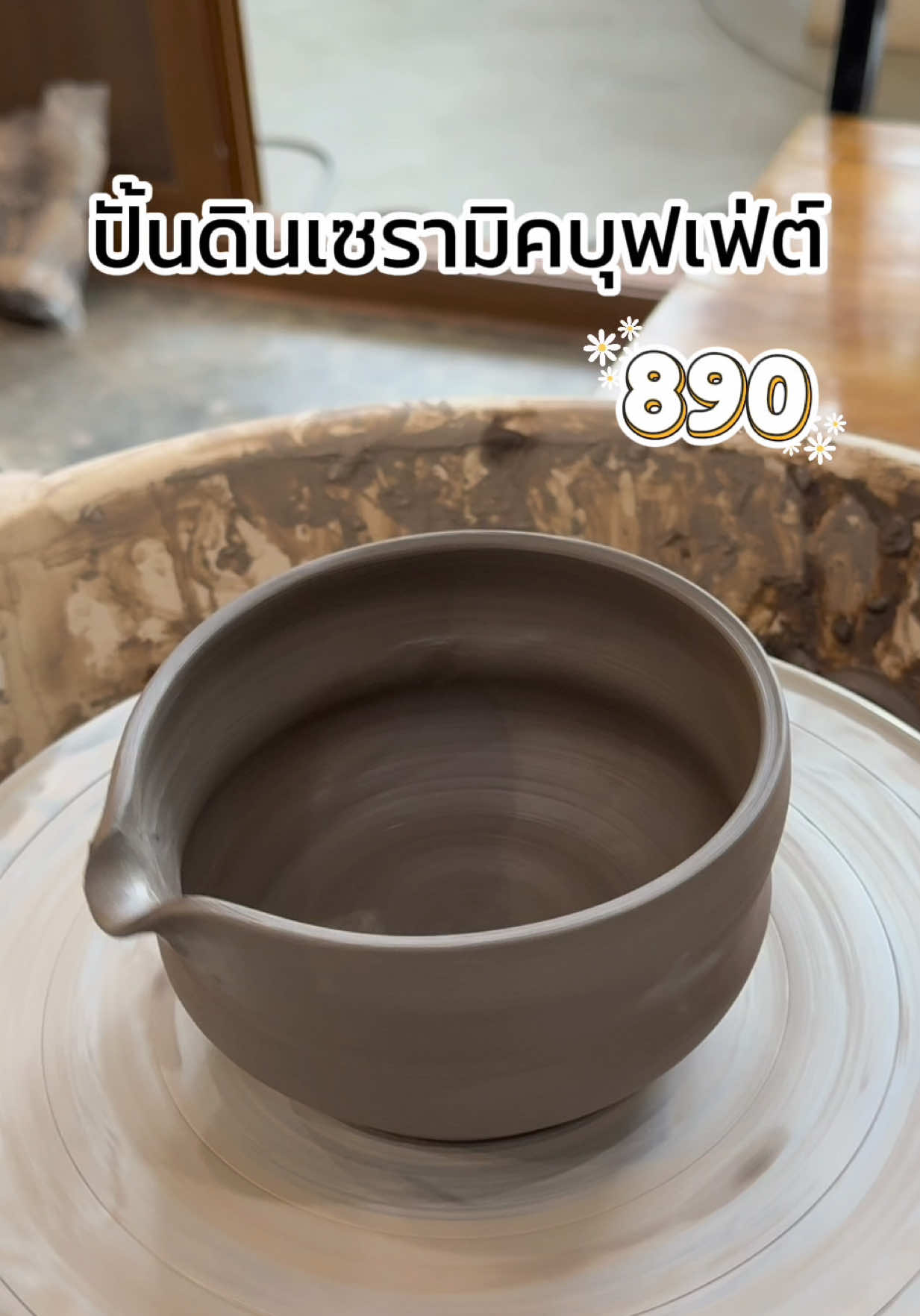 โคตรจะโซเชียลดีท็อกซ์ 💖 ปั้นดินเซรามิคแบบไม่จำกัดชิ้นในงบหลักพัก คือเค้าสอนแบบจับมือทำจริงๆ อยู่ได้ทั้งวันตั้งแต่ 11.00-19.00 ✨ 📍Wanis ClayHouse ที่สายไหม (ทักไปจองคิวก่อนนะ)  #ปั้นดิน #ปั้นเซรามิก #wanisclayhouse #คาเฟ่ #เวิร์คช็อป #คาเฟ่ปั้นดิน #tiktokพาเที่ยว