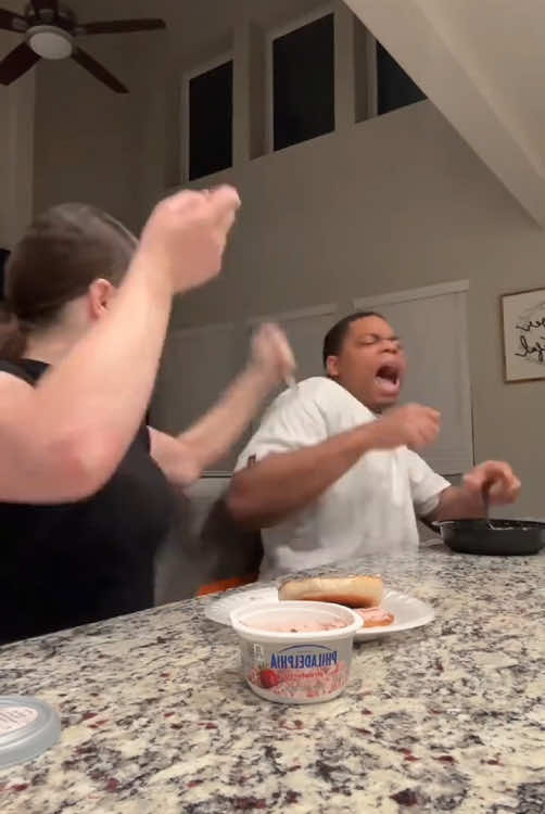 Retractable knife prank #😂😂😂 #prank #funny #lol #fyp 
