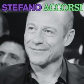 🎬 Il primo provino della mia vita. 😅 Avevo vent’anni. Nessuna scuola di recitazione, nessuna esperienza, niente di niente. Solo una faccia pulita, un sogno in tasca… e un cuore che batteva come un tamburo! 🥁 Sono entrato in quella stanza tremando, pensando: “Ma che ci faccio qui?” E invece, da lì è iniziato tutto. Non sapevo recitare, ma evidentemente sapevo esserci. E a volte basta questo: esserci davvero, con tutta la tua ingenuità, la tua fame, la tua voglia di provarci. Oggi riguardo quel momento con un sorriso: perché è stato il primo sì a me stesso. Il primo passo di un viaggio che continua ancora. — Stefano Accorsi #StefanoAccorsi #PrimoProvino #AttoreItaliano #Ricordi #Anni90 #CinemaItaliano #Provini #InizioCarriera #Sognare #GiovaniTalenti #VolereÈPotere #Autenticità #Coraggio #BackstageDellaVita #StorieVere #DaQualcosaSiDevePurCominciare