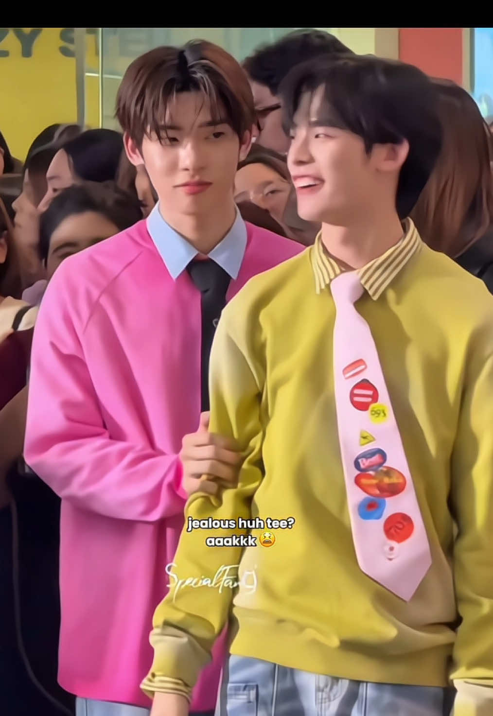 won't you let me sleep huh tee!? aaaaaaakkk 😭🫵🏻  Cr on x : @specialfang #teeteepor #ตี๋ตี๋ป๋อ #twnpich #porsuppakarn #teeteeporxesplanaderatchada #fyp 