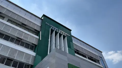 HALLO HEALTIES KALI INI KAMI DARI KELOMPOK 9 TUGAS PBAK  Prodi : Sarjana terapan kebidanan Semester 2 Judul : kasus korupsi di kalangan mahasiswa Nama anggota : - Wardah Jamilah Az-zahra (P1337424424022) - Nafa Syfana Dewi Prameswari (P1337424424046) - Amelia Nazhareta (P1337424424048) Mari jadikan generasi kita sebagai generasi anti korupsi dan selalu menjunjung kejujuran. Korupsi adalah musuh bersama, mari bersatu untuk memberantasnya. @kaeyllkar  @amelianzharetaa  #poltekkeskemenkes  #poltekkessemarang  #fyp 