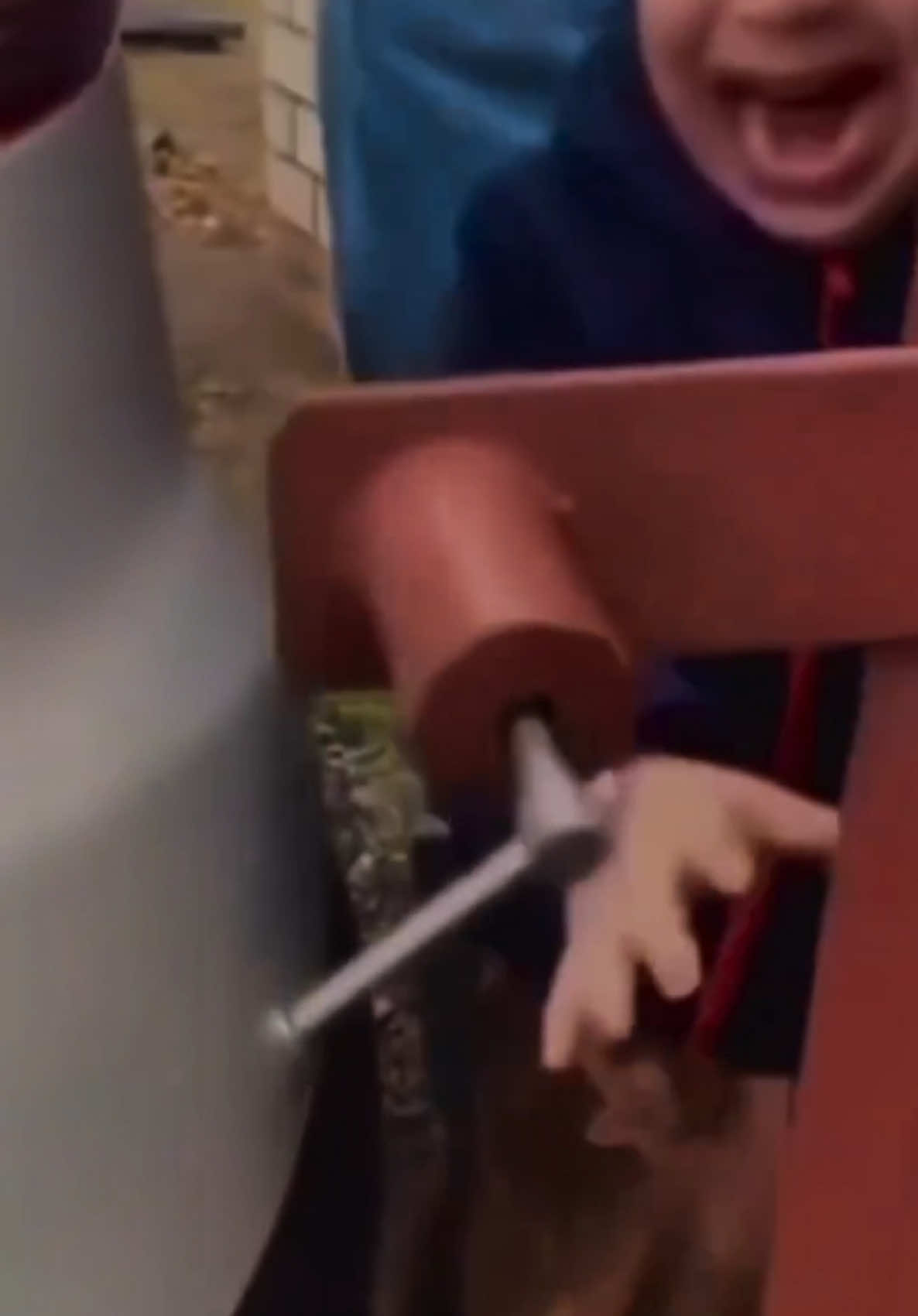 Kapı mı gıcırdadı… Yoksa yürek mi sızladı? #fyp #keşfetteyizzz #öneçıkar #müzik 