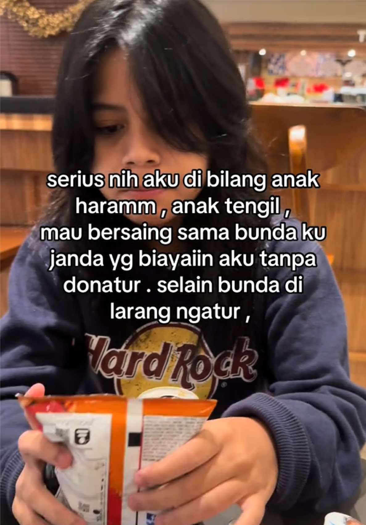 aku cuma beban bunda