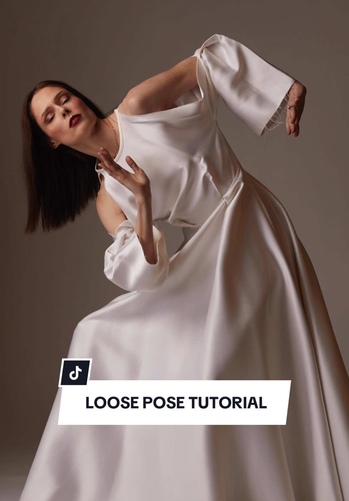 Many models instinctively touch their face or body in every shot—it feels natural, but it can become a crutch. I always challenge my students at @Coco Rocha Model Camp to go hands-free for a full minute. It’s harder than it sounds!