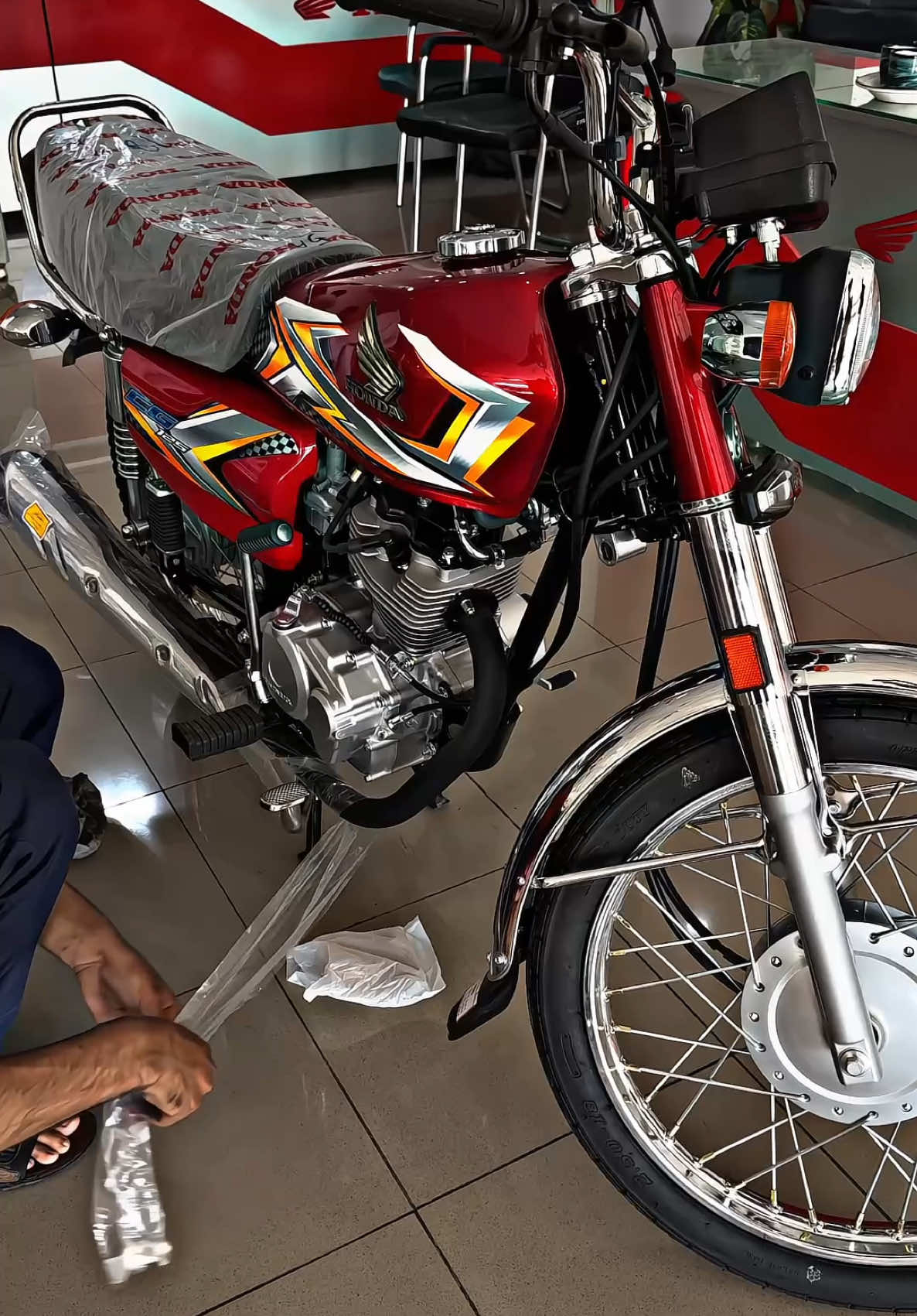 Modification Start Ki Jay..? #fypシ゚ #arshyan_butt #TRENDING #fypシ゚ #honda125lover🔥#arshyanfam #fyppppppppppppppppppppppp #growmyaccount #burhan_tv 