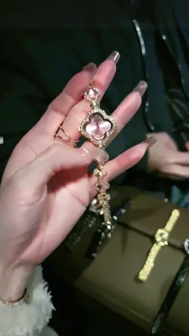 A four-leaf clover watch studded with diamonds#fall #tiktokshopmothersday #fallaesthetic #watch 