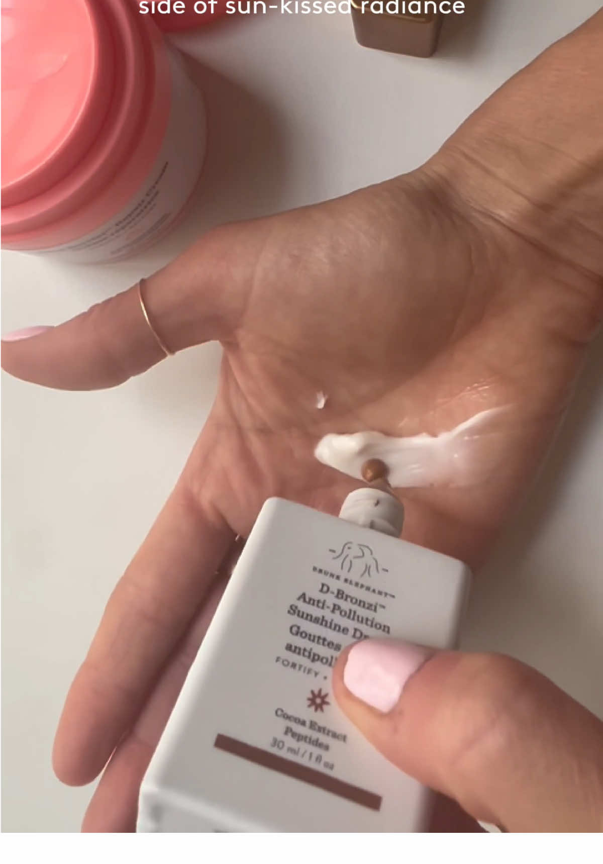 Never a dull moment with D-Bronzi. Add a few drops to any moisturizer, mix, and smooth over skin for a brilliant, bronzy, sun-kissed wash of color that boosts skin's elasticity and warms up your complexion.  