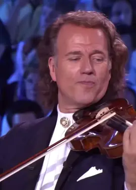 André Rieu- The Beatiful Blue Danube - Total Credits: André Rieu Productions (This content is made for the purpose of sharing content from this artist, without profit or falsifying any identity, all credits to its production and its workers) #andrerieu #classicalmusic #waltz #classicalmusic #andrerieu #bluedanube #waltz #andrerieu #fyp 
