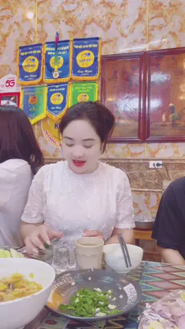 Ở Hoà Bình Em cứ ai đến muộn là Vào    Ba Ra Bảy🤣🤣🤣. #hoabinh28 