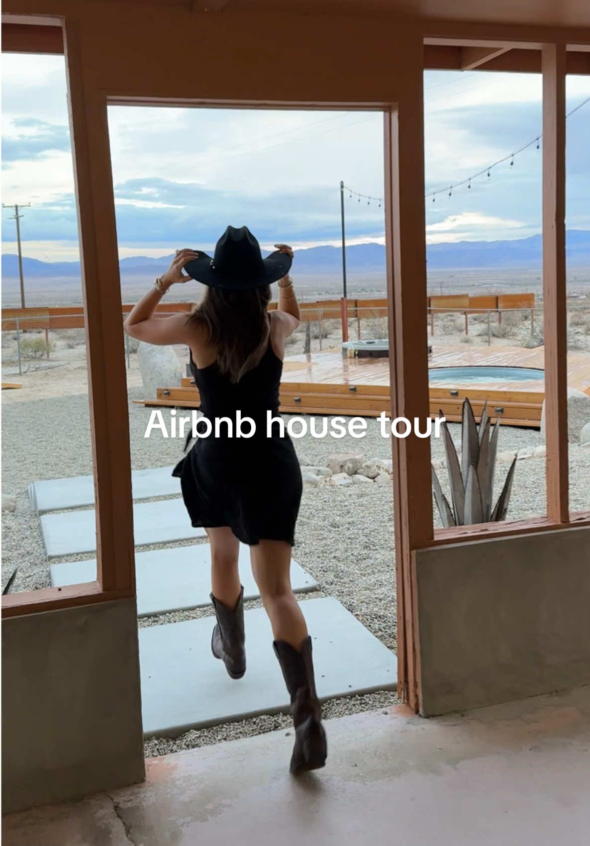 Just in time for sunset 🤭 #coupleshumor #vacation #couplegoals #airbnbtour 