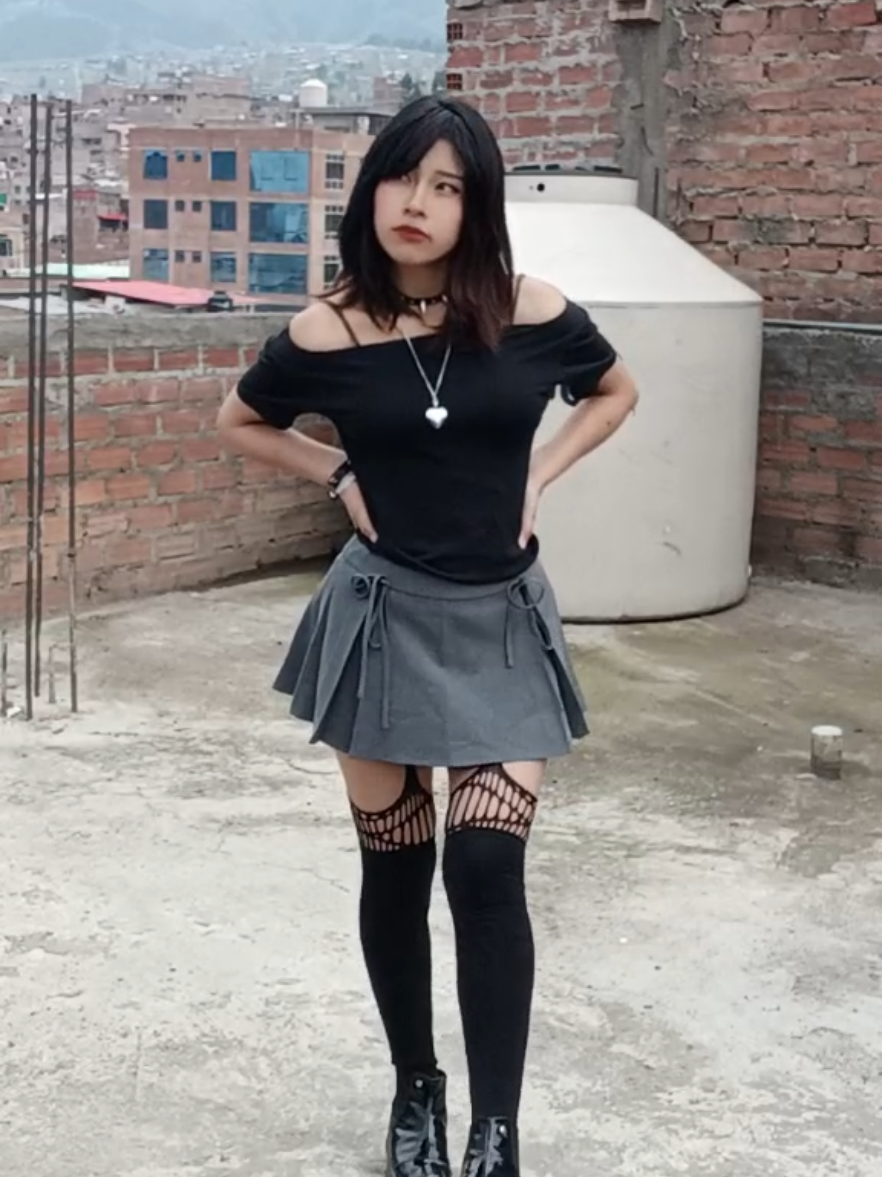 versión temu #ponmeenparati #paratiiiiiiiiiiiiiiiiiiiiiiiiiiiiiii #fyp #viral #meme #funny #divertido #tercermundistas #pe #girl #alt #altgirl #emo #gotic #cosplaygirl 