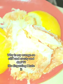 I’m scared #screamingandcryinginpublicbathrooms #orange #caracaraorange #siquro #help #um