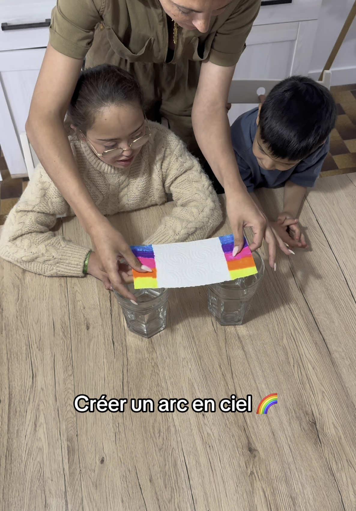 Alors tu vas essayer ? #DIY #activitépourenfant #creer #arcenciel #experience #rainbow #parentlife 