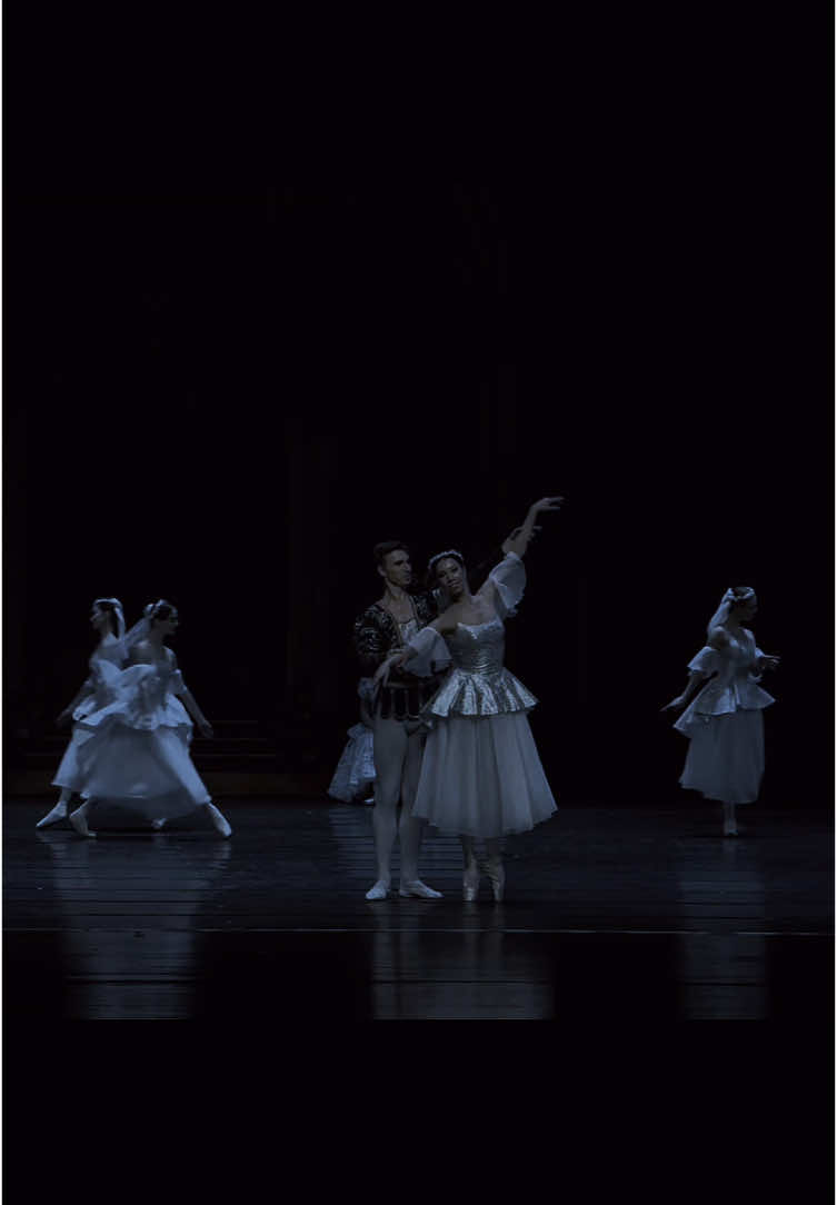 beautiful #ballet #ballerina #pasdedeux #balletcore #balletdancer #royalballet #swanlake #giselleballet #swanlakeballet #nutcracker #aesthetic #artistic #fyy #fypdong #art 