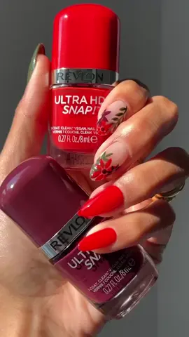 Why spend money at the salon when you could have every DIY mani essential at your fingertips? 💅 This floral mani was created using: ✨Comfort + Control Nipper ✨Ultra HD Snap Nail Enamel #revlon #diymanicure #manicure #nailart #affordablemakeup 