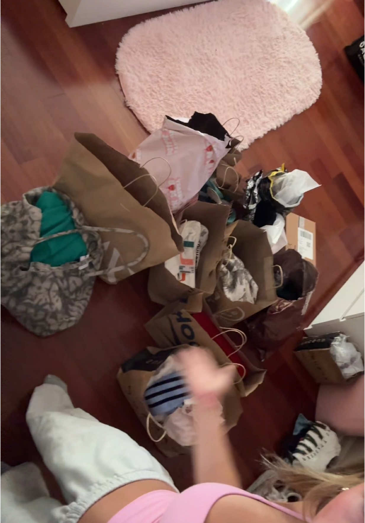 @Alo Yoga @pacsun @ZARA @hollister @Reebok @Garage Clothing @Kulani Kinis 🌺 @Outcast @prettylittlething @Strawberrymilkmob @TORY BURCH @Coach @enewton design @sephora HUGE HAUL ‼️‼️ #haul #haultok #shopping #mall #packageopening #fyp 