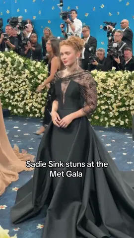 #SadieSink— one of our #StrangerThings queens— graced the 2025 #MetGala carpet in black lace. See all the red carpet looks at the link in bio. 