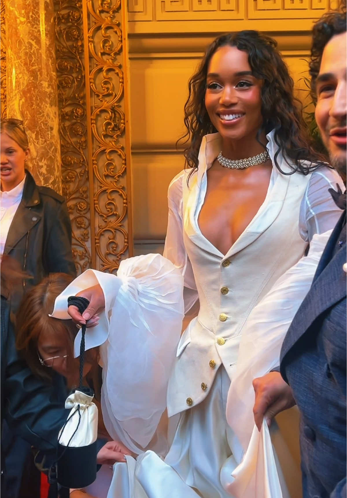 #lauraharrier #metgala #metgala2025 