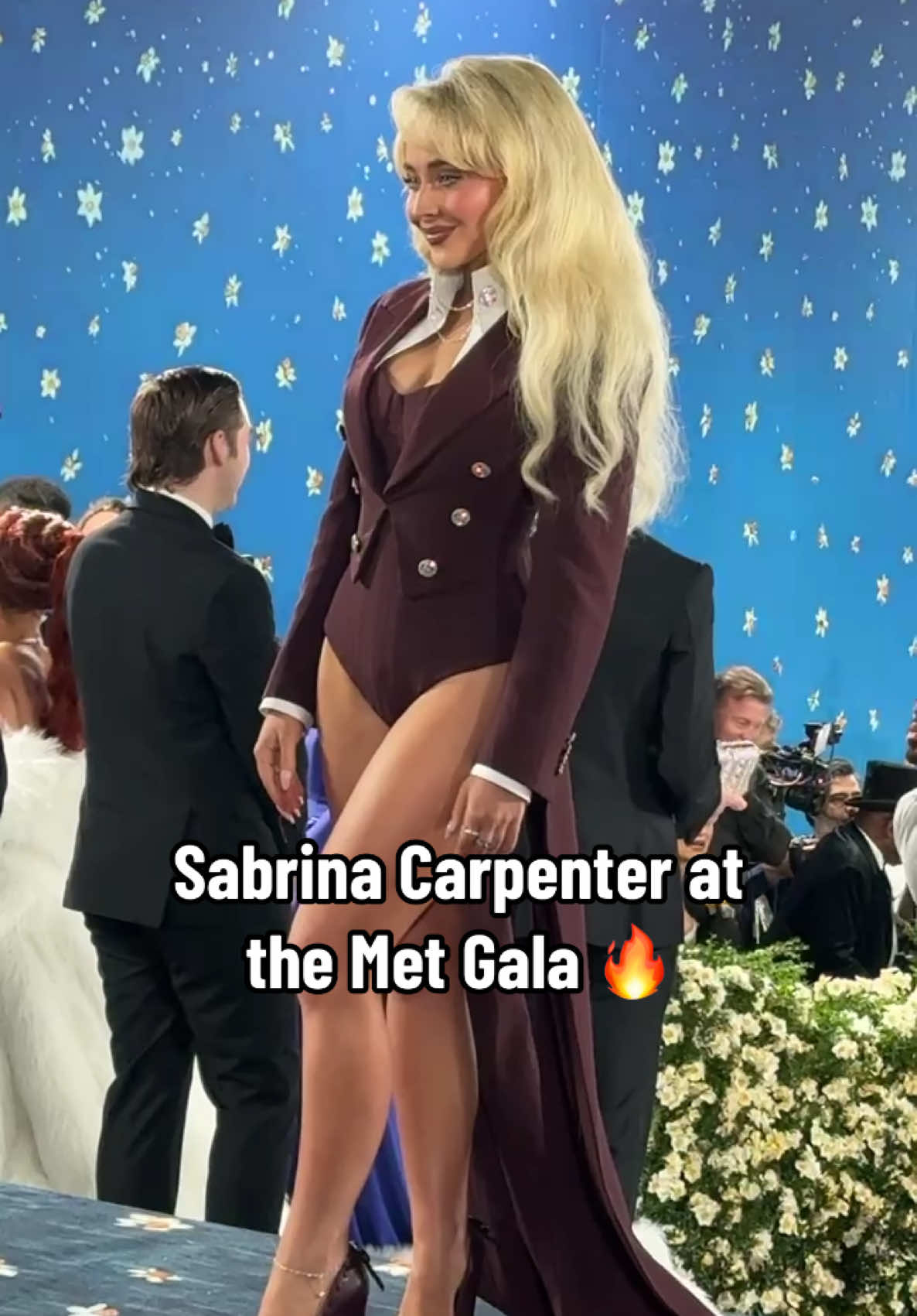 #2025metgala #metgala #sabrinacarpenter 