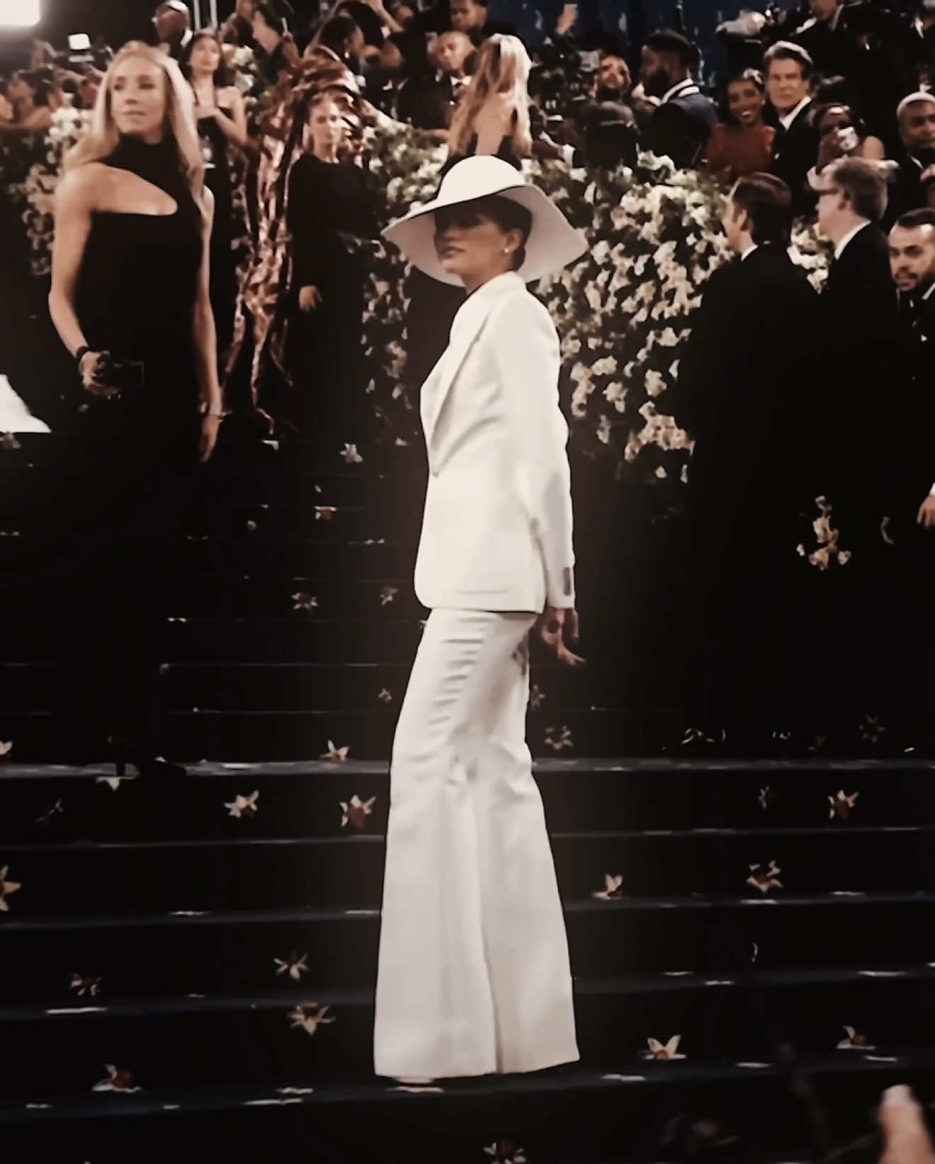 zendaya wearing louis vuitton at the met gala 2025 