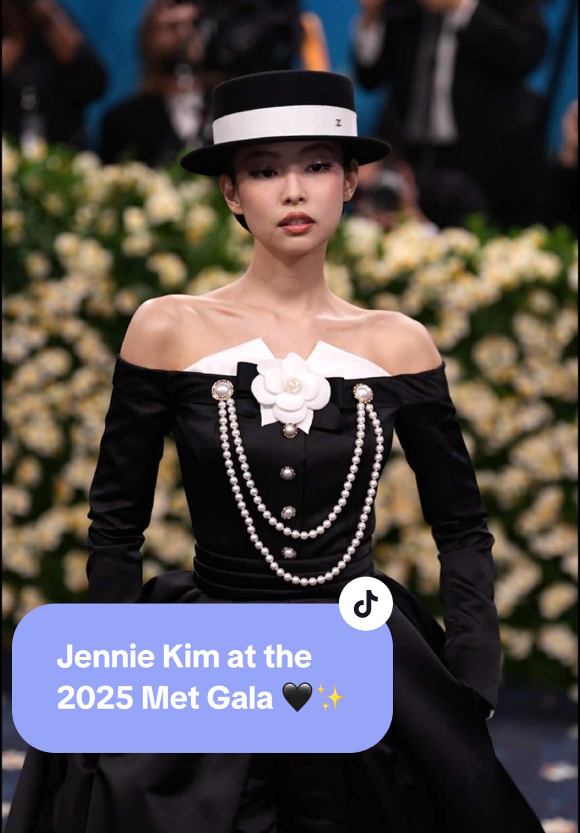Okay Miss #Jennie!!! Living for this super chic #Chanel look at the #MetGala #Blackpink girlies truly never miss 💅 #fyp #jenniekim #jennieblackpink #jennierubyjane #jennieedit #blackpinkofficial #edit #edits #blackpinkinyourarea 
