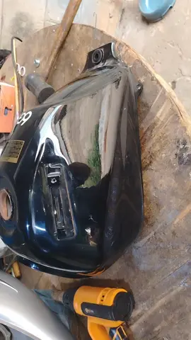 Tanque de Gasolina de una moto BERA Kavac #creatorsearchinsights #epoxi2025 #resinaepoxi #recinaepoxica #recina #motos #resinaepoxi #carros #moto 