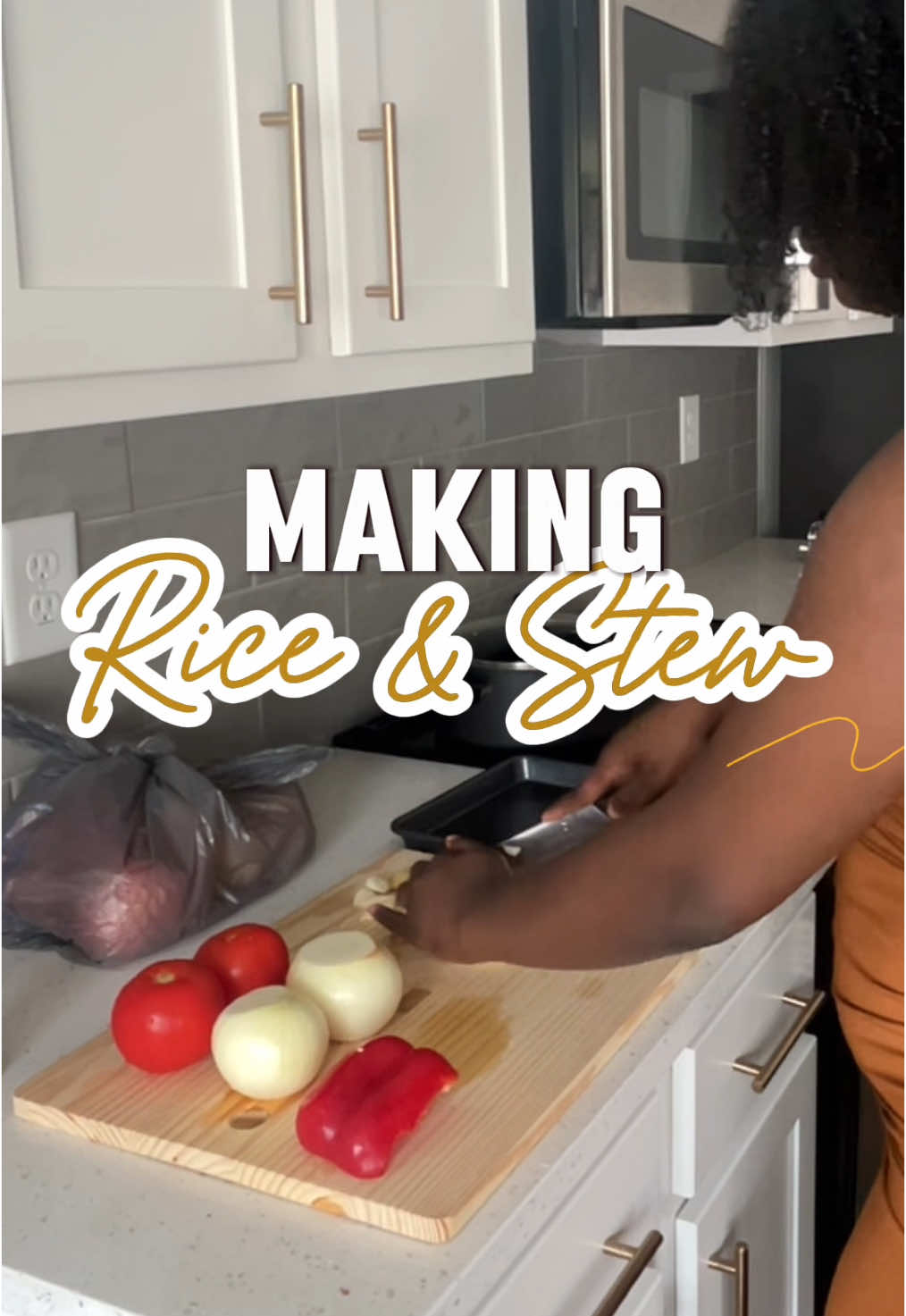 Rice & Stew with Chicken👩🏾‍🍳 #riceandstew #ghana #ghanafood #tiktok #instagram #tiktokchallenge #instagramreels #reels #cookingwithjae 