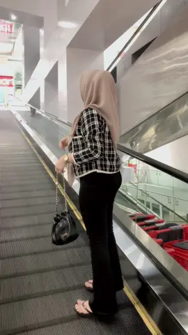 ganok sng ngajak ta, aku wes apal lagune  @xxsimplymee 