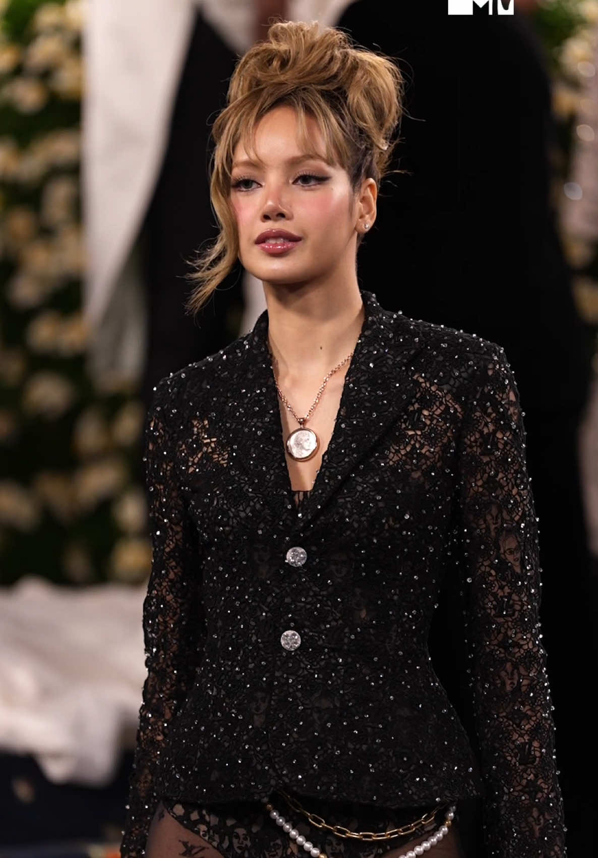 Baby La La Lisa can you slay the Met Gala? She says HAI HAI 🖤✨ #MetGala #Lisa #Lalisa #BLACKPINK #MetGala2025 #MTVCeleb 