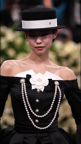 #Jennie’s Met Gala look—an off-the-shoulder tuxedo dress with cropped trousers, pearl detailing, and a camellia at the hem—might be her strongest Chanel moment yet. It echoed Coco’s legacy of androgyny and reinvention, reimagined for a Dandy-inspired red carpet in 2025. #MetGala #MetGala2025