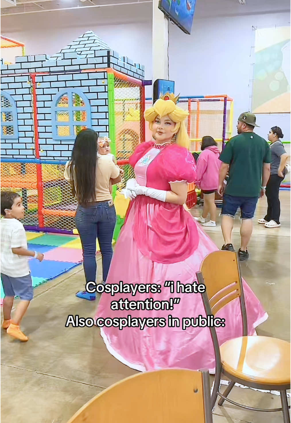 The things i do for my niece 😔🫶🏻 #princesspeach #birthdayparty #peachcosplay #mario #meme #cosplayersoftiktok 