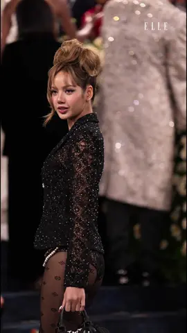 We love @lalalalisa_m in @louisvuitton at the Met Gala 2025 🖤 Credits: Getty Images #lalisa #lisamanoban #blackpink #MetGala2025 #MetGala #MetBall2025 #MetGalaLooks #MetGalaFashion #RedCarpetFashion #CelebrityStyle #HighFashion #CoutureMoment #TailoringBlackStyle