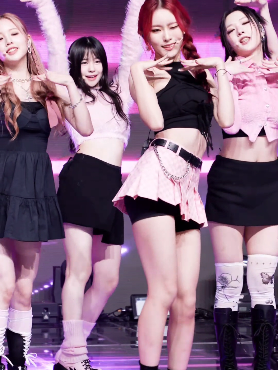 Happy Monday yall 🤭 . 🎵: Vroom Vroom - Weeekly 🧚🏻‍♀️: Monday . #kpop #pop #gg #girlgroup #weeekly #vroomvroom #Monday #idol #artist #live #stage #musica #concerts #singer #vocals #dance #dancer #style #cute #fc #fancam #fyp #explorepage #korea #korean #sk 