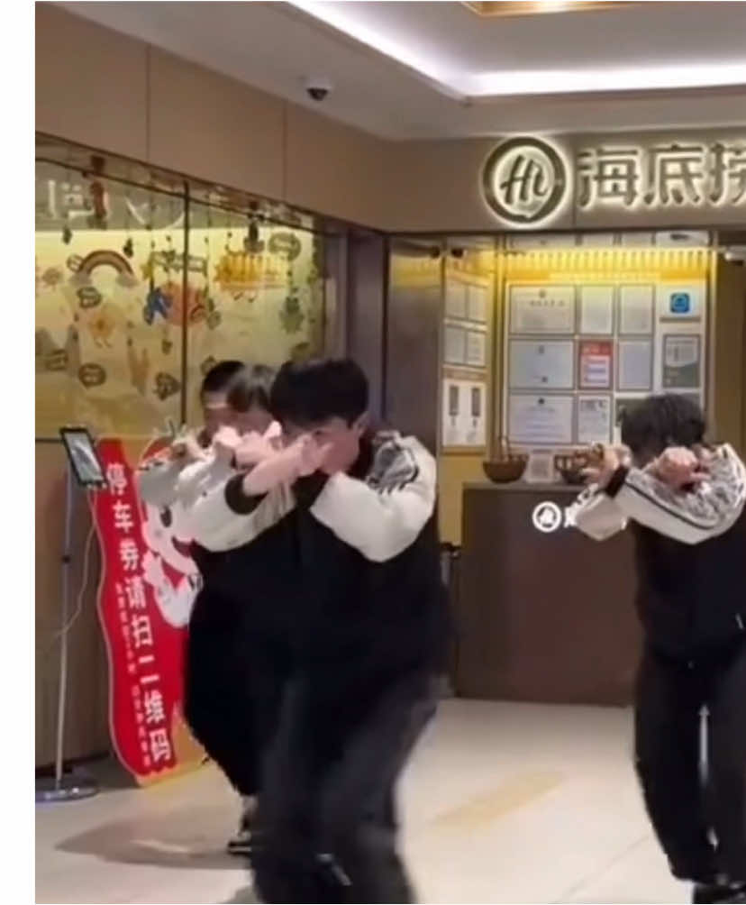 haidilao dance🕺 #haidilao #dança #dancer #foryoupagе 