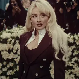 SHE'S STUNNING ! #sabrinacarpenter #metgala2025 #sabrinacarpenteredit #fyp #xyzbca #viral #trend #edits #foryou song: the weeknd & anitta - sao paulo
