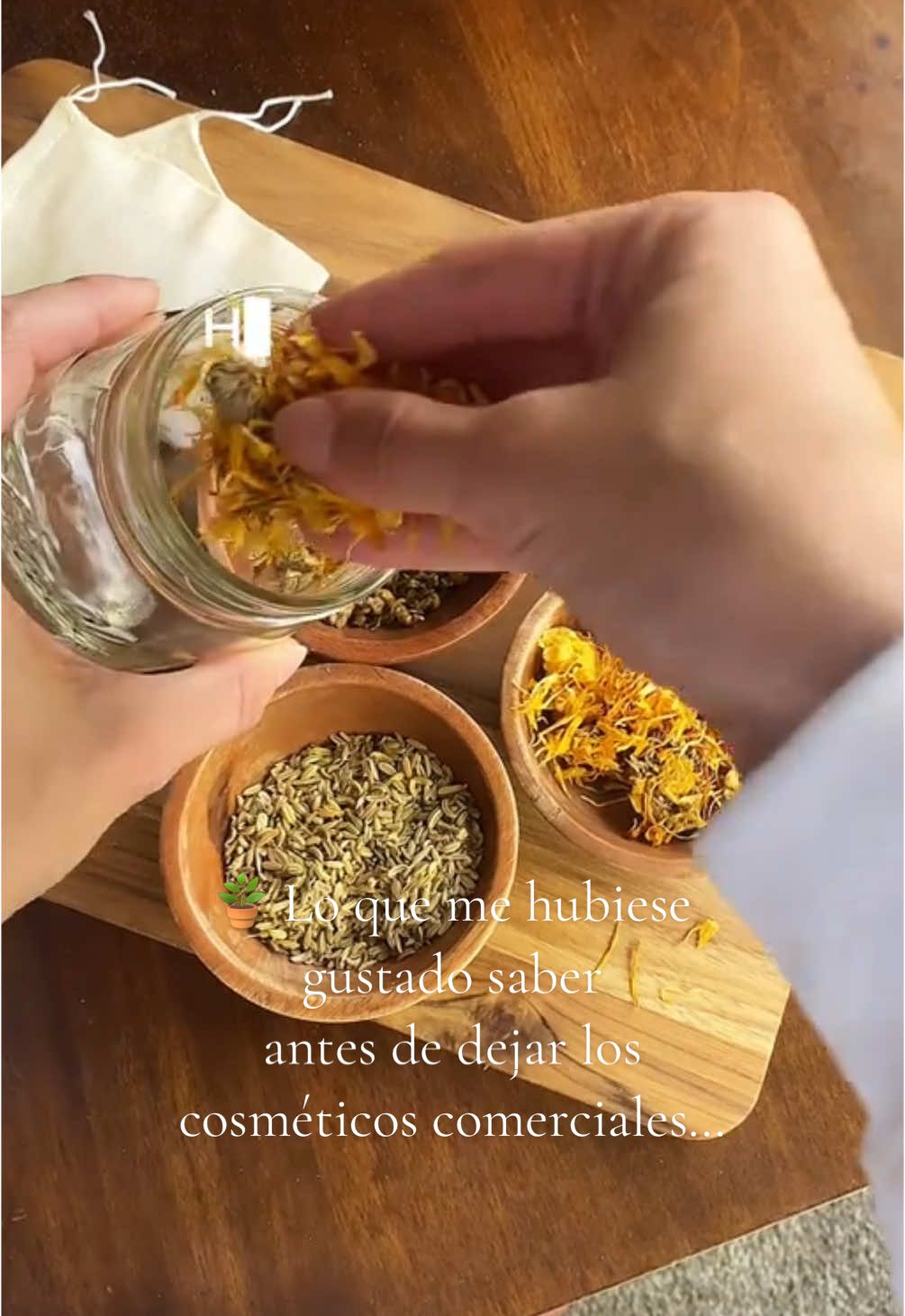 🍯Ojalá alguien me hubiera contado esto antes...😪 Hoy entiendo mi piel, confío en lo que uso y aprendí a cuidarme con lo natural 🌿 Si tú también estás lista para dejar lo tóxico atrás, escríbeme: 📲 ➕3️⃣2️⃣0️⃣4️⃣4️⃣8️⃣5️⃣8️⃣7️⃣9️⃣ Te comparto toda la info para que aprendas todo sobre cosmética natural 🧴 💚 Sígueme si quieres transformar tu piel con ingredientes reales.  #CosmeticaNatural #HerbolariaBasica #PielNatural   #BellezaConsciente #RutinaNatural #CosmeticaCasera #AutocuidadoHolistico   #PielSana #AprendeDesdeCasa #RemediosNaturales #HazloTuMisma   #CuidadoDeLaPiel #Feminidad #MaquillajeNatural 