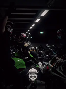 #capcut_edit 🏍️🍷😮‍💨 KAWASAKI #kawasakizx10r #kawasaki #deportivas #motos #alcorte #biker #motocycle #todoelmundo #seguidores #pasionporlasmotos  @𝗘𝗗𝗜𝗧_ 𝗝𝗢𝗘𝗟 🏍️🧃🇨🇷 