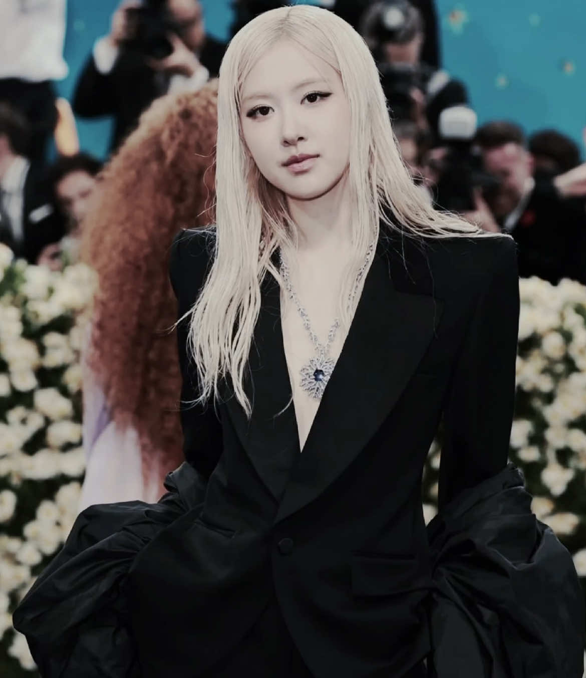 she looks so good. #rosé #roses_are_rosie #blackpink #fyp #roséblackpink #roséedit #parkchaeyoung #foryoupagе rosé met gala cc bcrnchar 