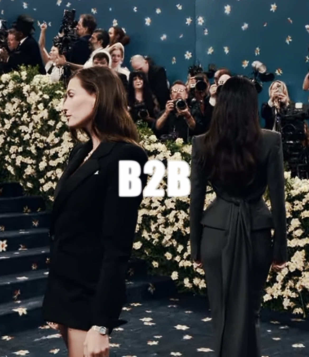 HB + KJ B2B AT MET ‘25. #fyp #kendalljenner #hayleybieber #metgala2025 #metgalaedit #metgala2025edit #aestheticedits #foryou cc svcubvs 