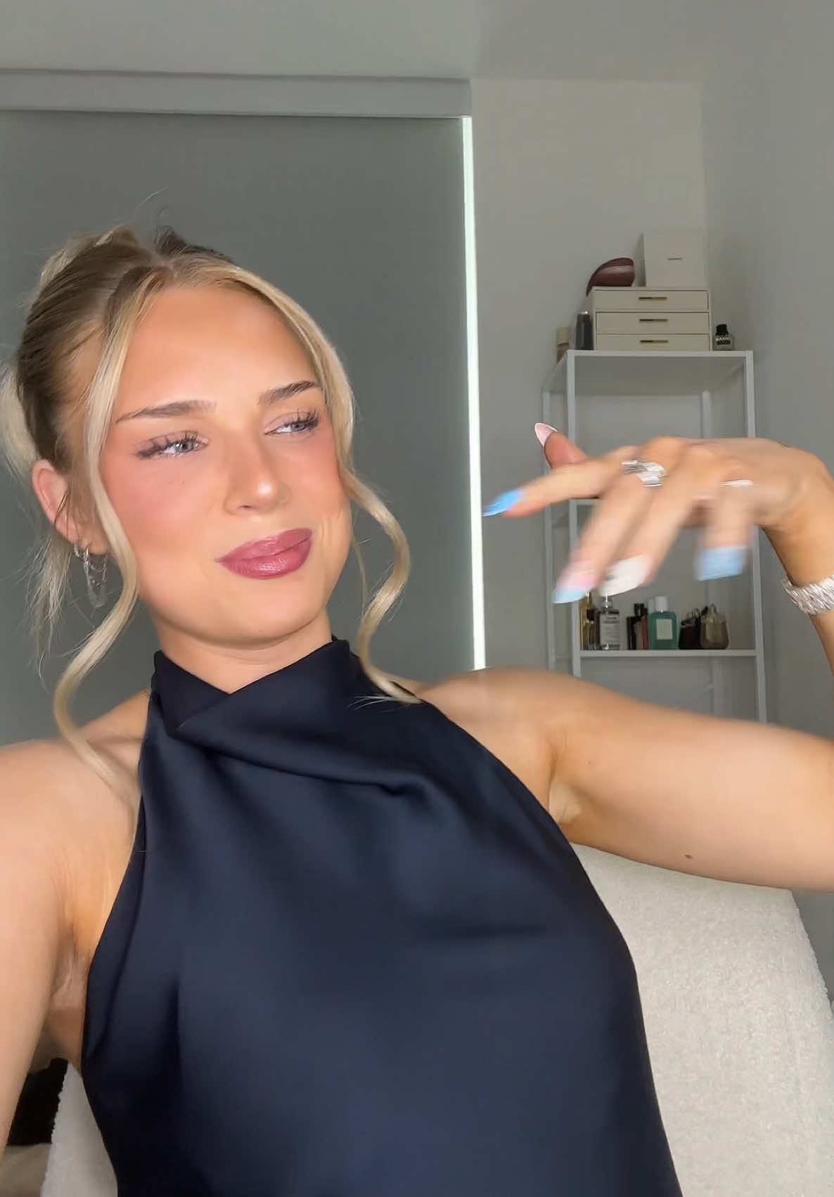 PICKED THE NAVY DRESSSS transition credit: @kat:)  #transitions #makeuptransition 