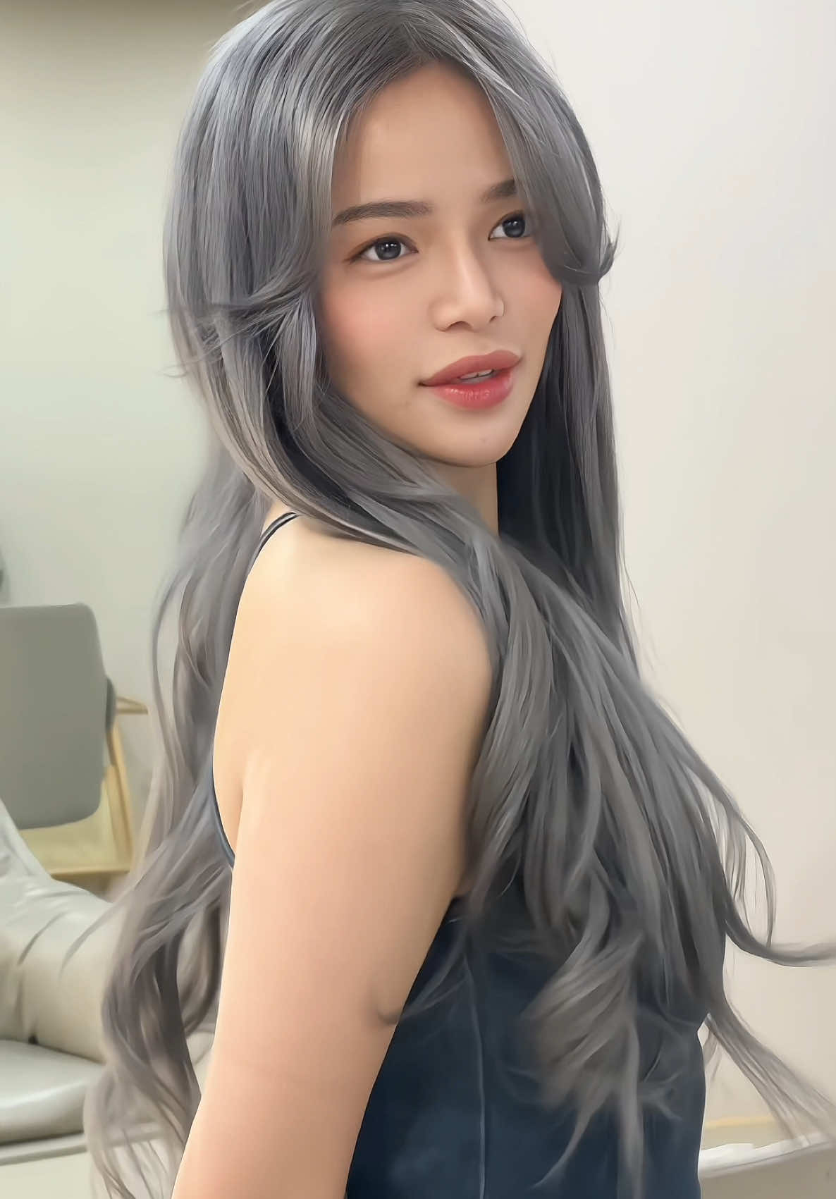New hair, new energy. From soft and sweet to silver and sleek—this glow-up was everything. Long hair really does change your aura. #HairGlowUp #SilverHairVibes #HairExtensionsPH #SalonTransformation #HairReels #JhenHairExtensions