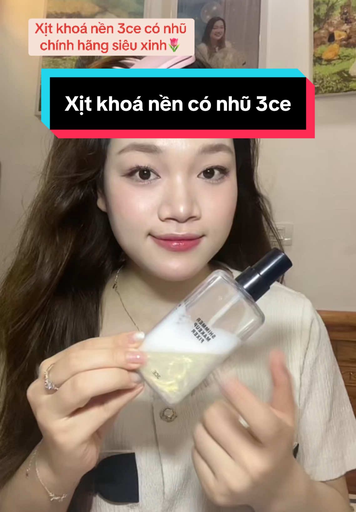 Xịt khoá nền có nhũ 3ce hot hòn họt. Bắt sáng ngọc trai đỉnh, giữ nền lâu trôi 5-6h. Nhớ mua tại cửa hàng 3CE chính hãng trên tiktok nha nàng🌷 #review #mỹphẩm #xinhiu #xitkhoanen3ce #3ce #3cevn #cangbong #lautroi #makeup #xh #xuhuong #viral #xh #nguyetcute #CapCut 